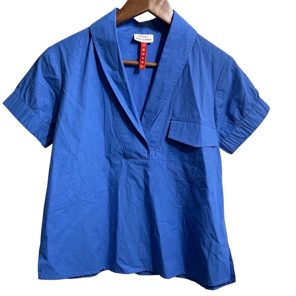 Never a Wallflower NWT Elastic Sleeve Top Size XS Blue